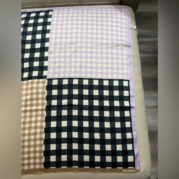 Barbour Women’s Square Scarf - Picture 4 of 6